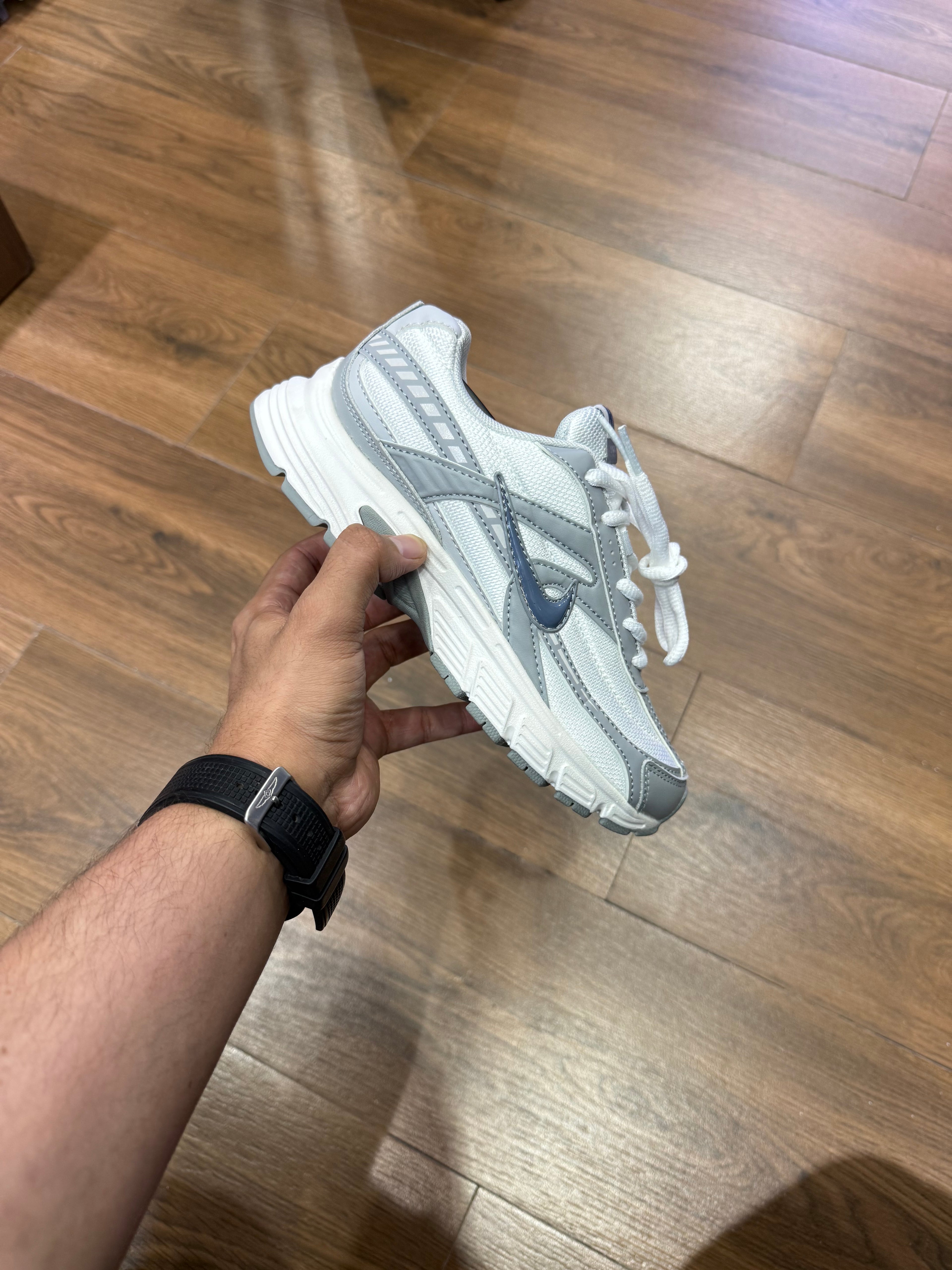 Nike Initiator